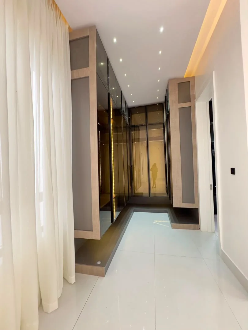 5 Bedroom Smart Home with Cinema, Pool & Rooftop, Ikota Villa Estate, Lekki – photo 3