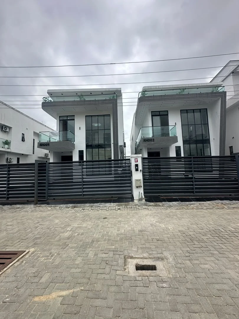5 Bedroom Fully Detached Duplex, Daffodil Estate, Chevron