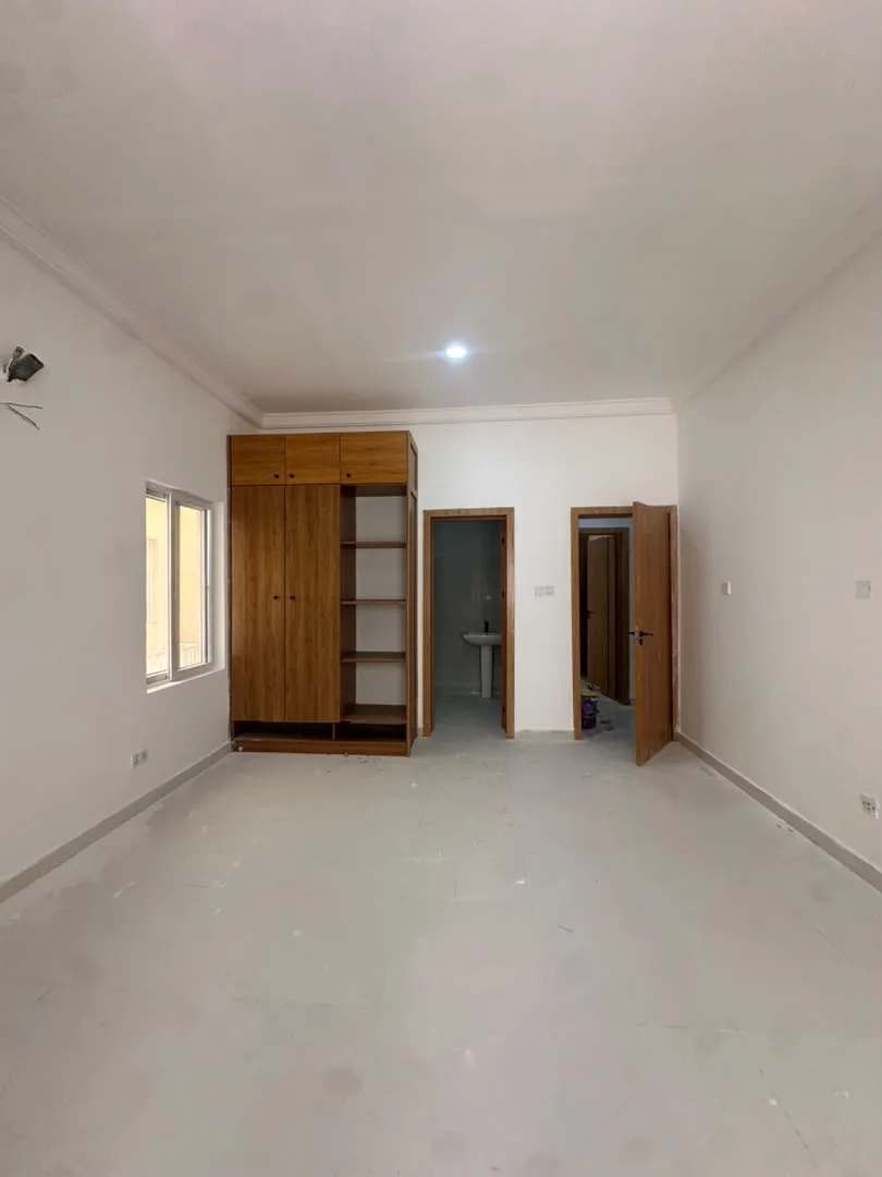 2 Bedroom Apartment, Western Foreshore, Osapa London – photo 4