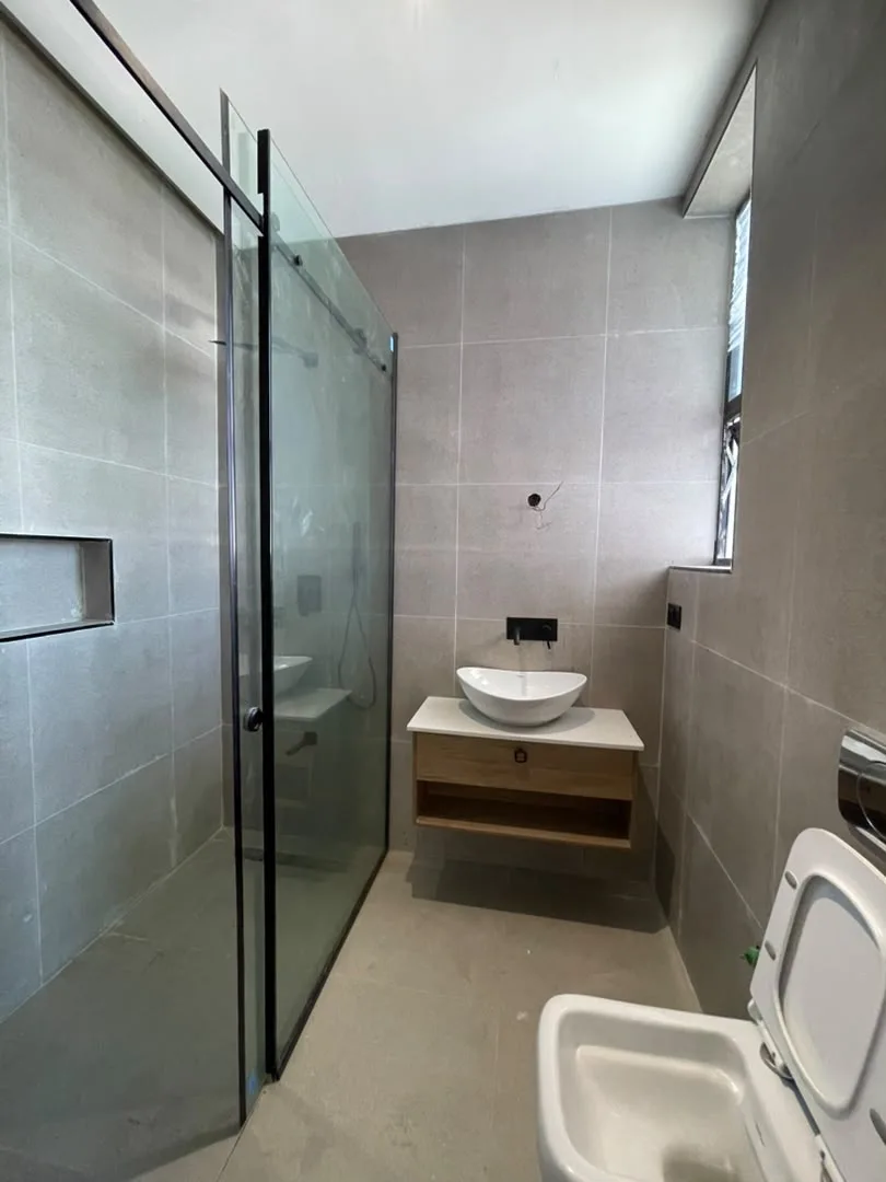 5 Bedroom Fully Detached Duplex, Valerie House, Western Foreshore, Osapa London – photo 3