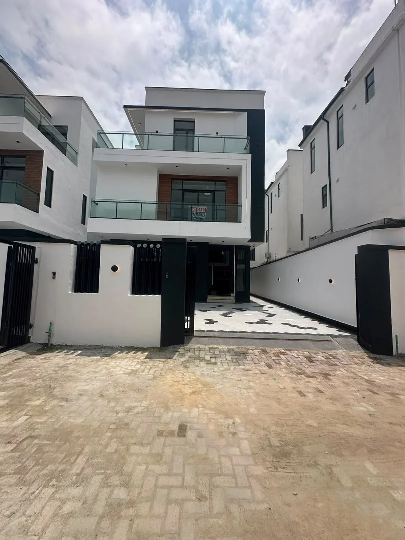5 Bedroom Fully Detached Duplex, Daffodil Estate, Chevron