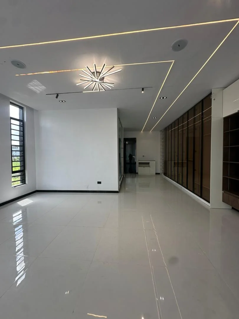 5 Bedroom Fully Detached Duplex, White Oak Estate, Ologolo – photo 2